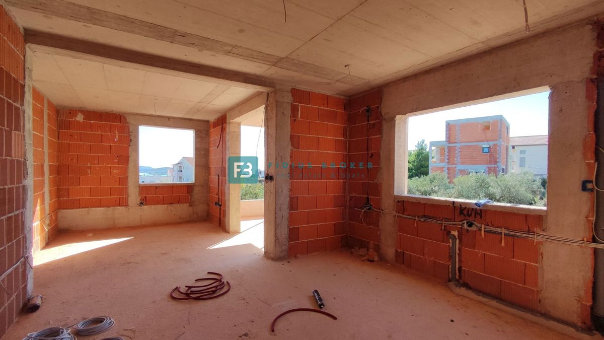 VODICE, novogradnja, 1. nadstropje, 3 spalnice, shramba