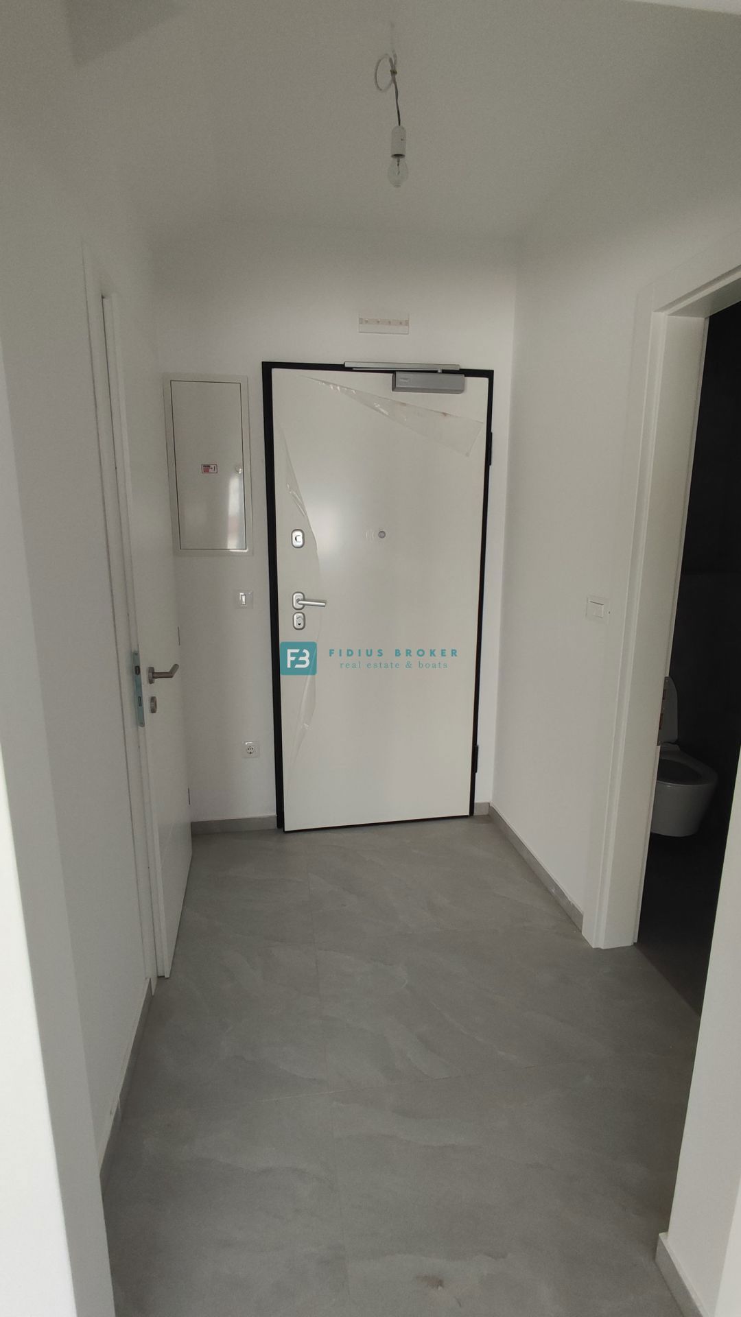 VODICE, novogradnja, dvoetažno stanovanje, vrt 40 m2, S3