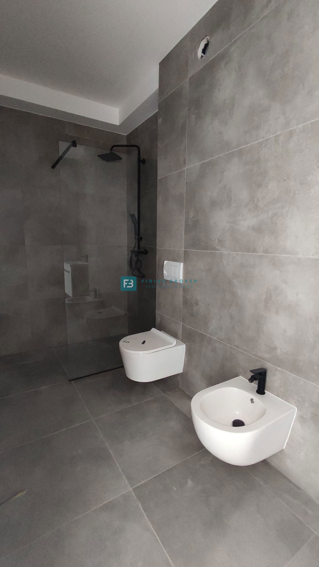 VODICE, novogradnja, dvoetažno stanovanje, vrt 40 m2, S3