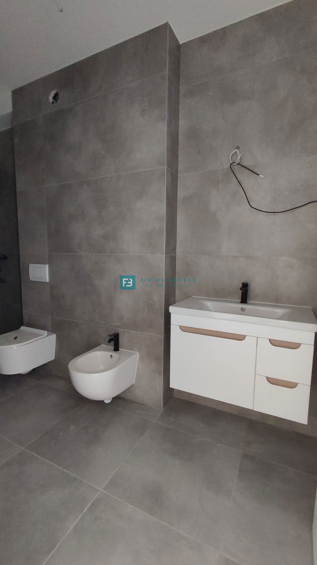 VODICE, novogradnja, dvoetažno stanovanje, vrt 40 m2, S3