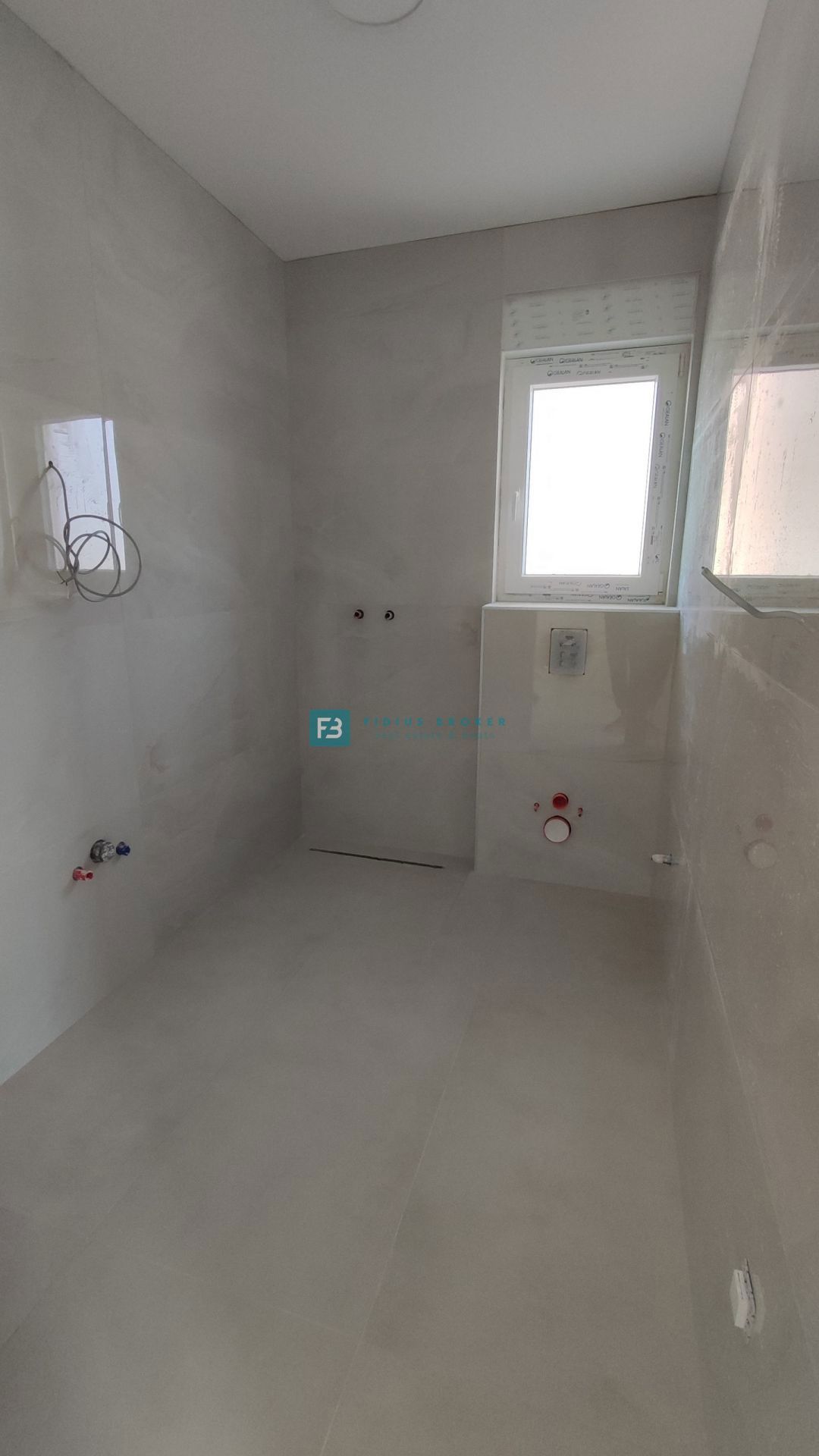 VODICE, novogradnja, pritličje, moderno stanovanje, 650 m do plaže