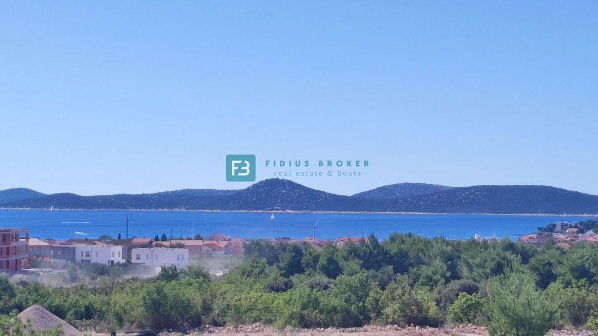 VODICE, novogradnja, 2. nadstropje, pogled na morje, 3 spalnice, 2 parkirni mesti