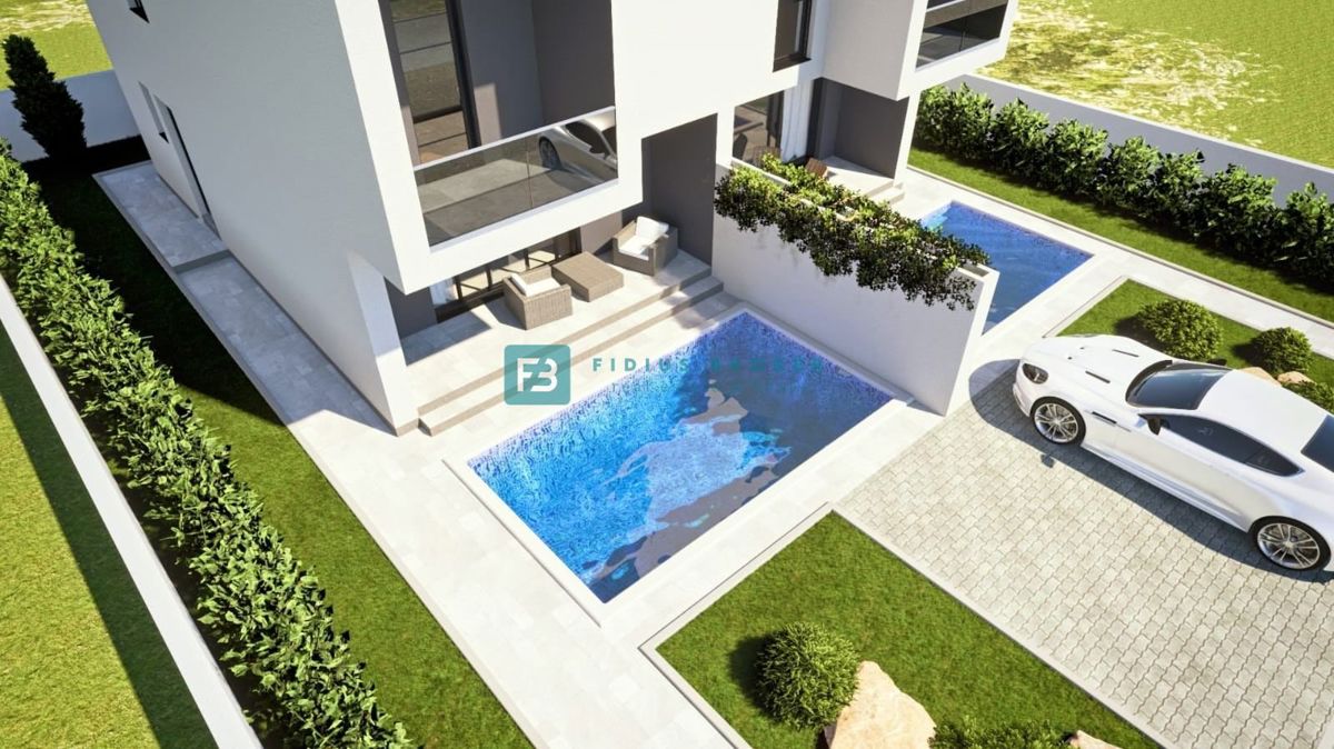 VODICE, novogradnja, polsamostojna hiša, bazen, mirna lokacija