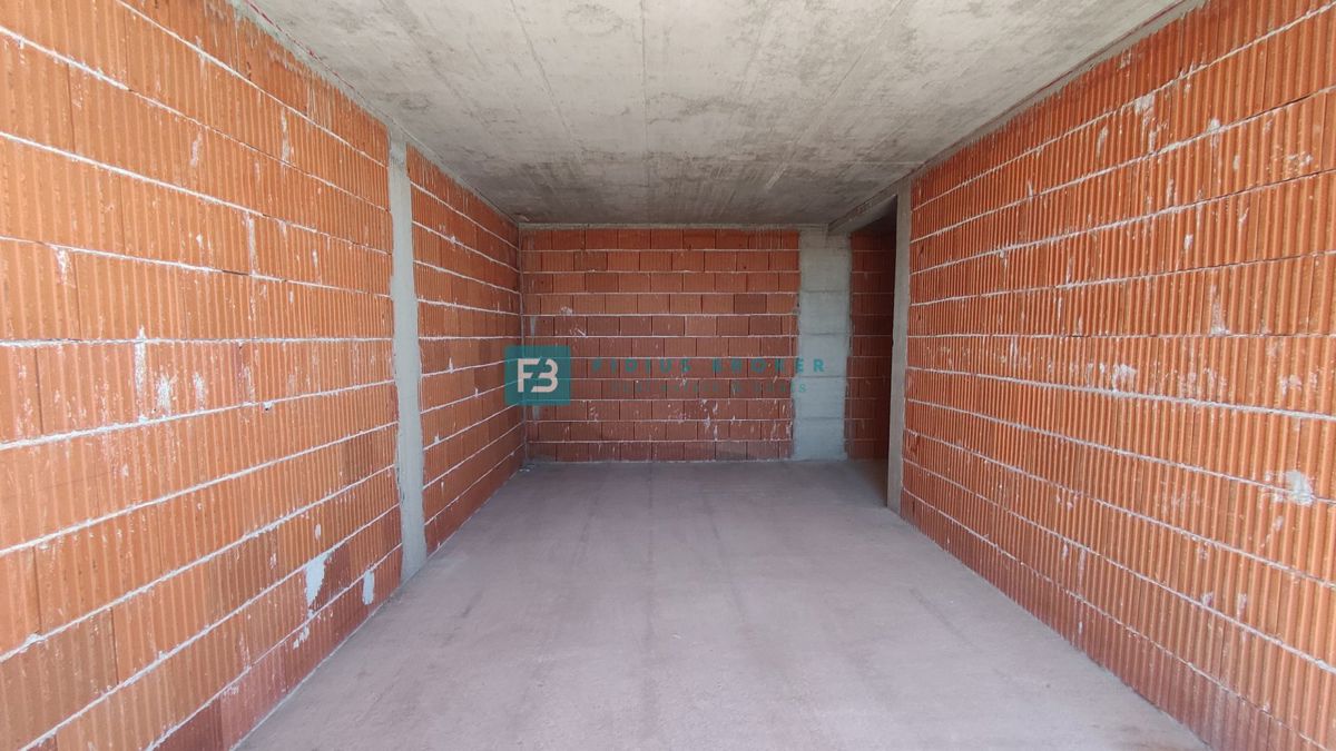 VODICE, novogradnja, 1. nadstropje, 2 spalnici, terasa 25 m2, shramba