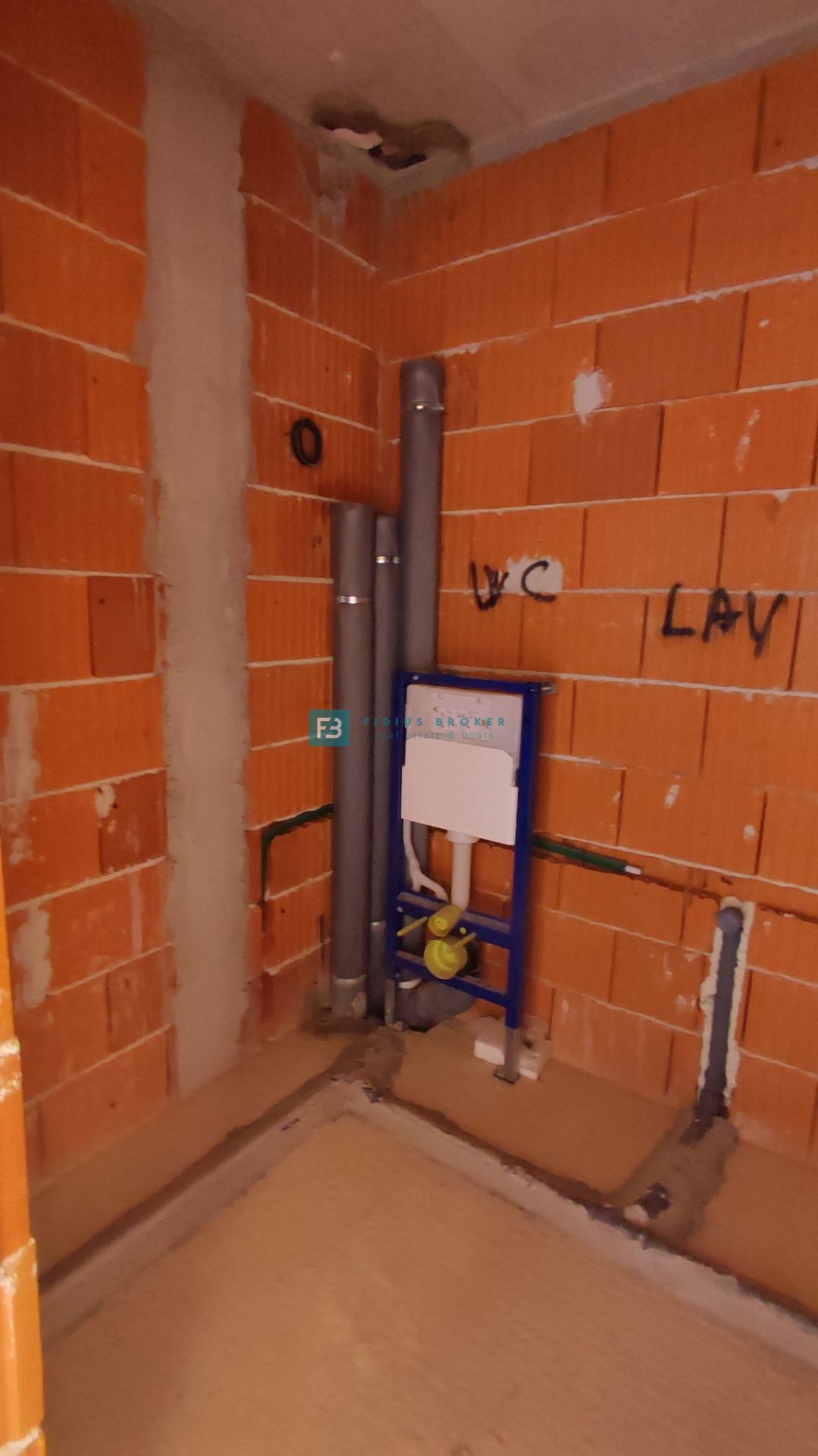 VODICE, novogradnja, 1. nadstropje, 2 spalnici, terasa 25 m2, shramba