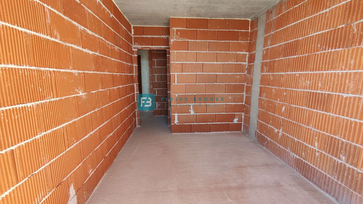 VODICE, novogradnja, 1. nadstropje, 2 spalnici, terasa 25 m2, shramba