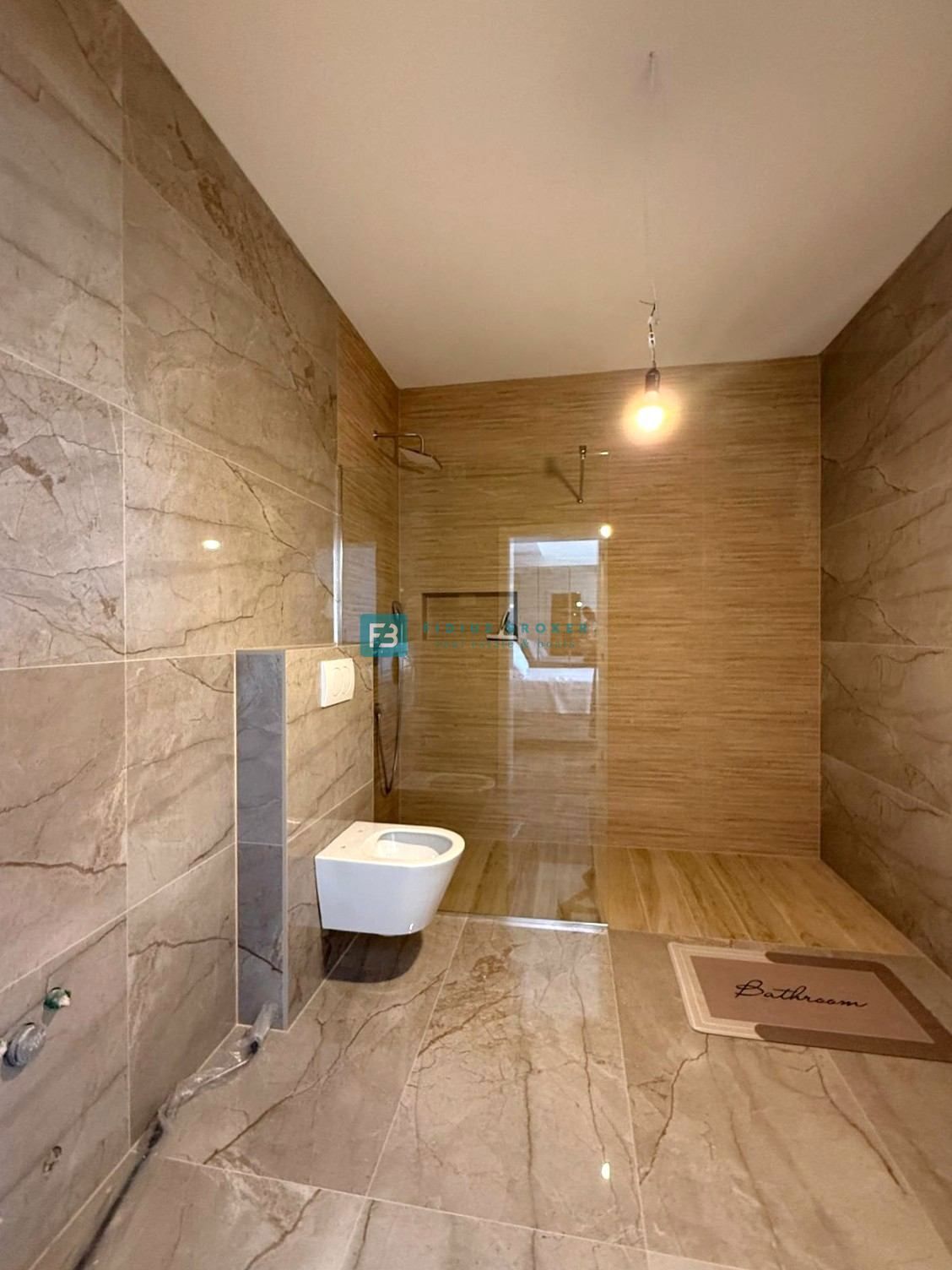 SRIMA, nova, opremljena polsamostojna hiša, 300 m do plaže, pogled na morje