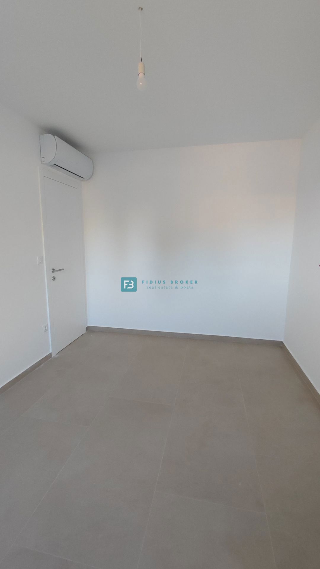 VODICE, novo, dokončano, pritličje, vrt 117 m2, mirna lokacija