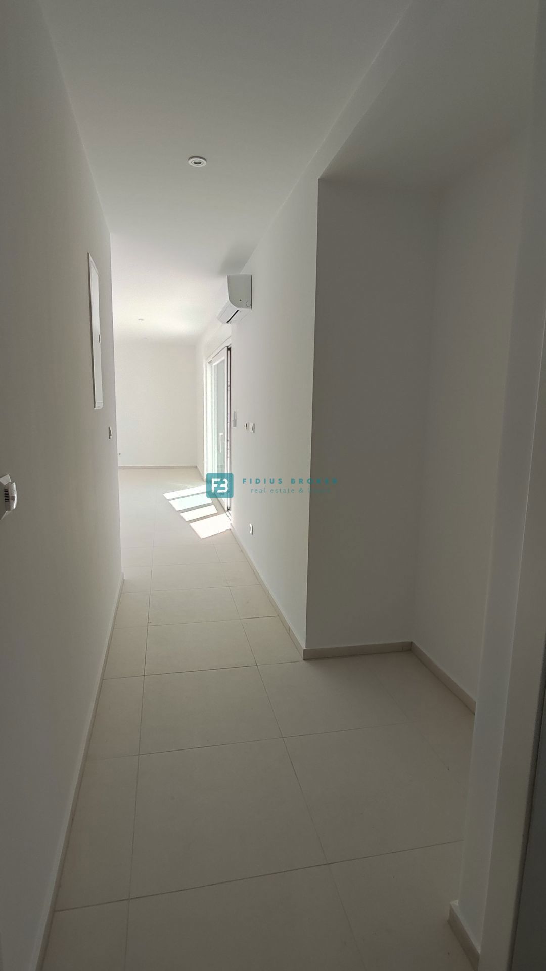 VODICE, novogradnja, 2. nadstropje, 400 m od plaže, pogled na more