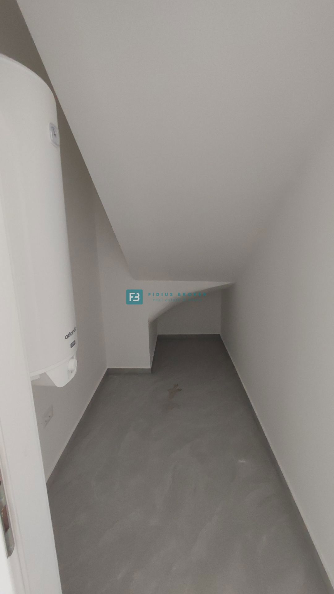 VODICE, novogradnja, dvoetažno stanovanje, vrt 35 m2, S3