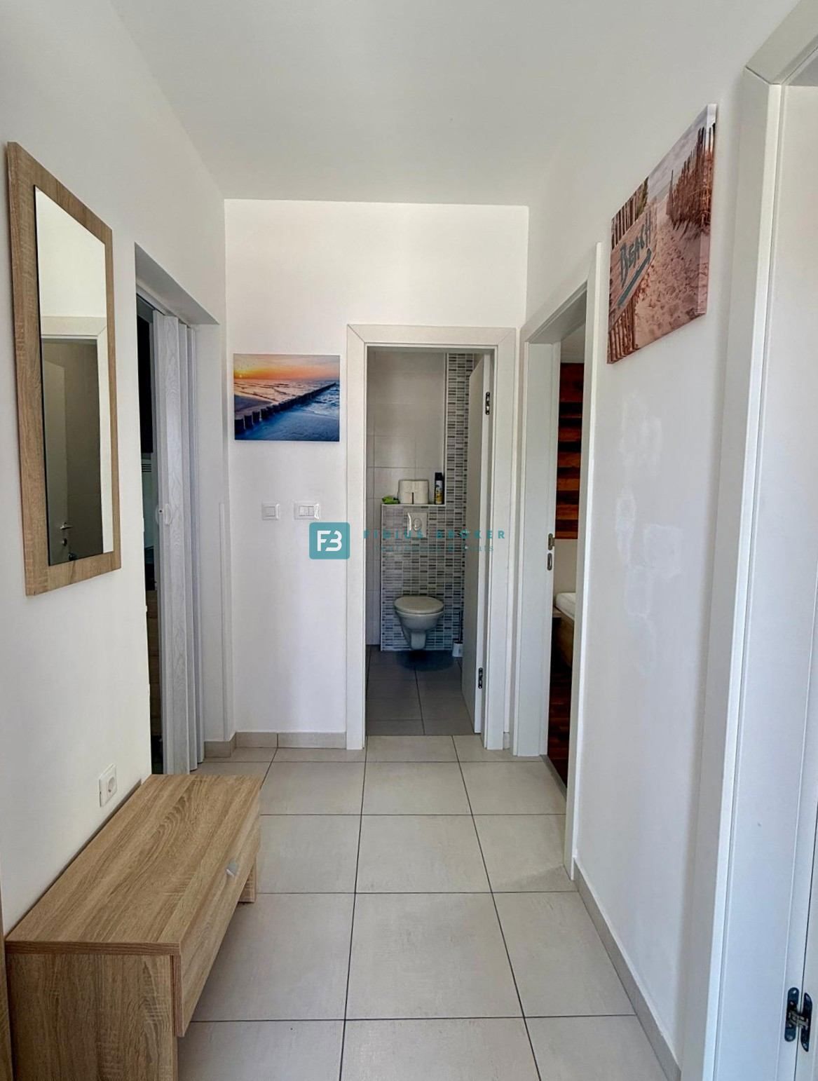 VODICE, samostojna hiša, 430 m do plaže, 5 apartmajev