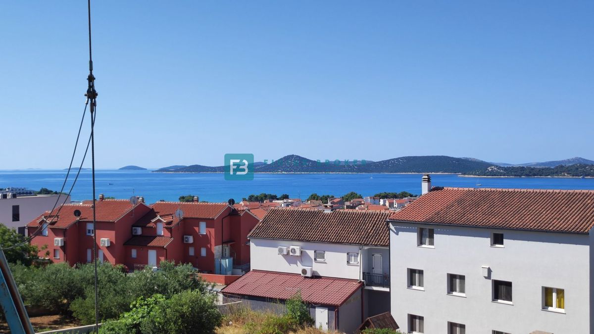 VODICE, novogradnja, 1. nadstropje, pogled na morje, 3 sobe, dvigalo, parkirišče, shramba