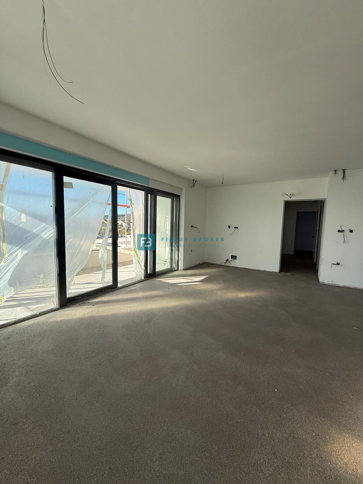 VODICE, novogradnja, 1. nadstropje, 3 spalnice, pogled na morje, shramba