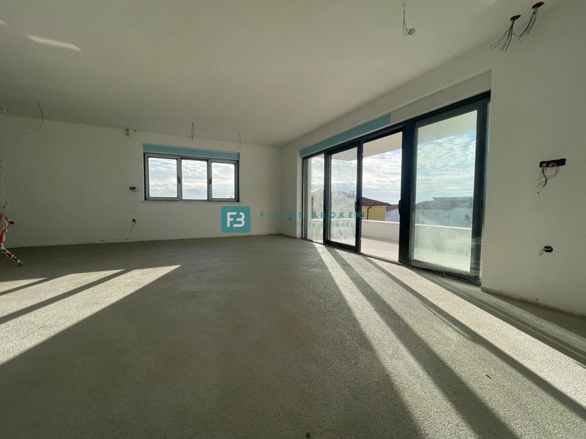 VODICE, novogradnja, 1. nadstropje, 3 spalnice, pogled na morje, shramba