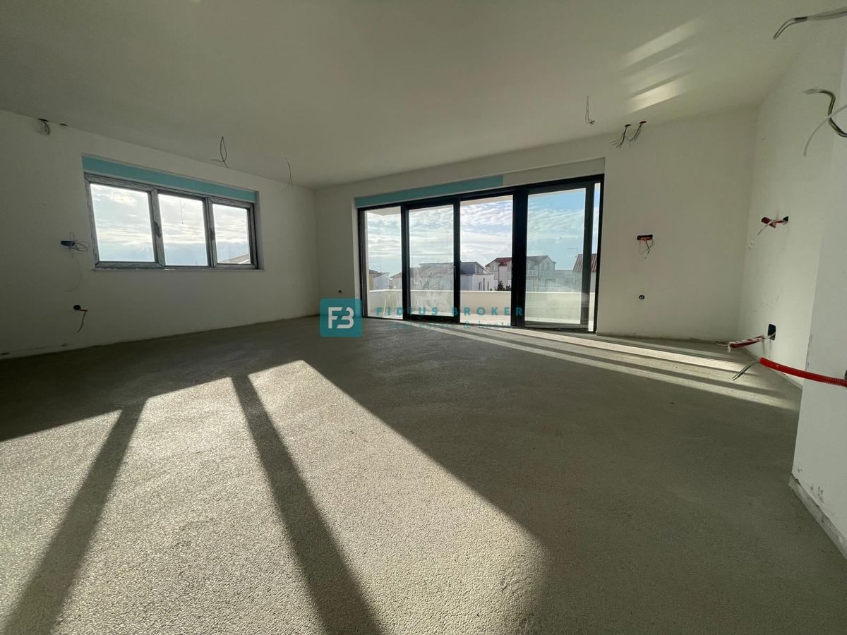 VODICE, novogradnja, 1. nadstropje, 3 spalnice, pogled na morje, shramba