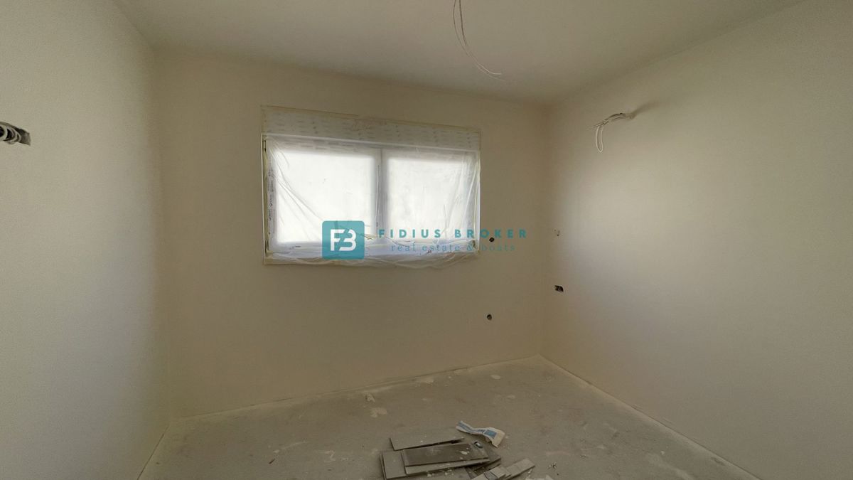 VODICE, novogradnja, pritličje, 650 m do plaže