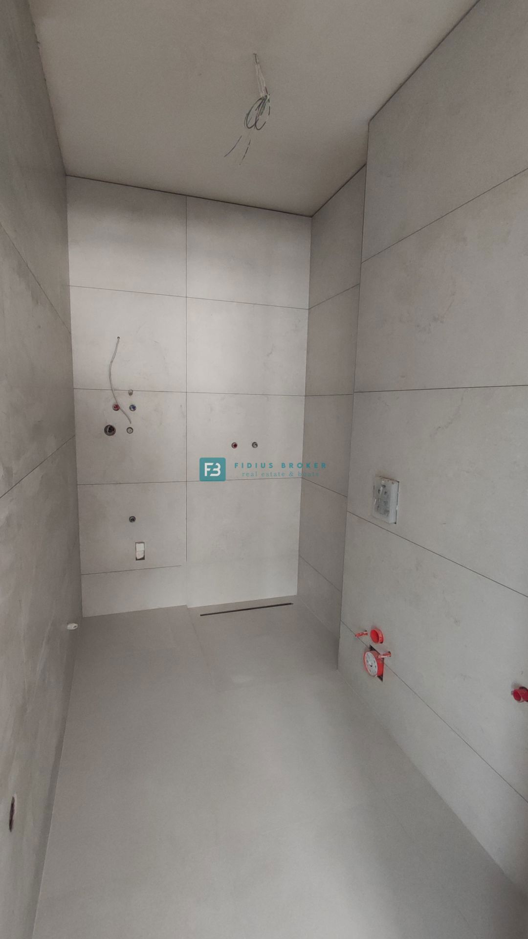 VODICE, novogradnja, pritličje, 650 m do plaže