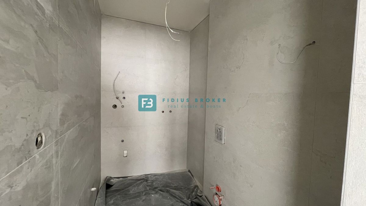 VODICE, novogradnja, pritličje, 650 m do plaže