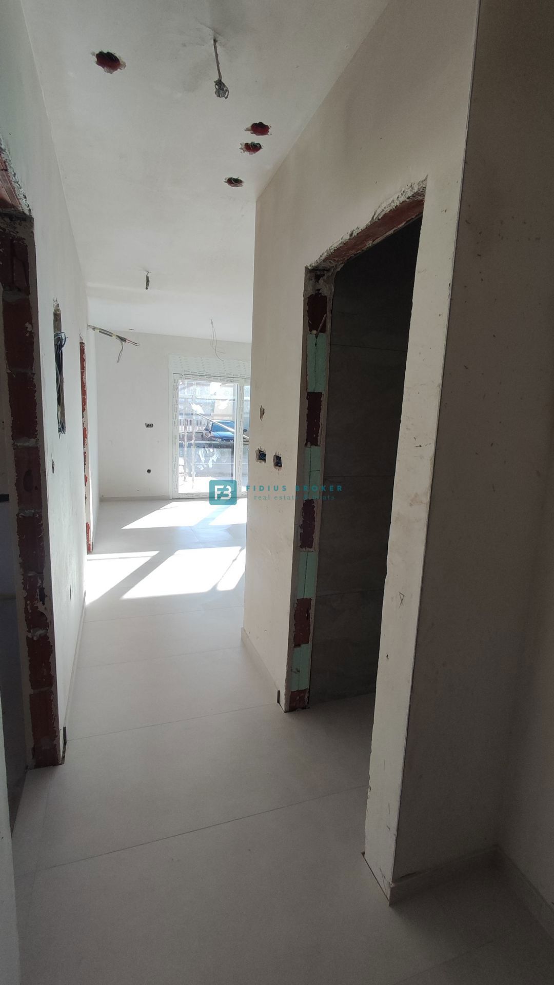 VODICE, novogradnja, pritličje, 650 m do plaže