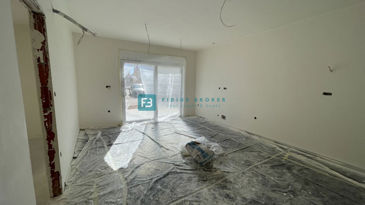 VODICE, novogradnja, pritličje, 650 m do plaže