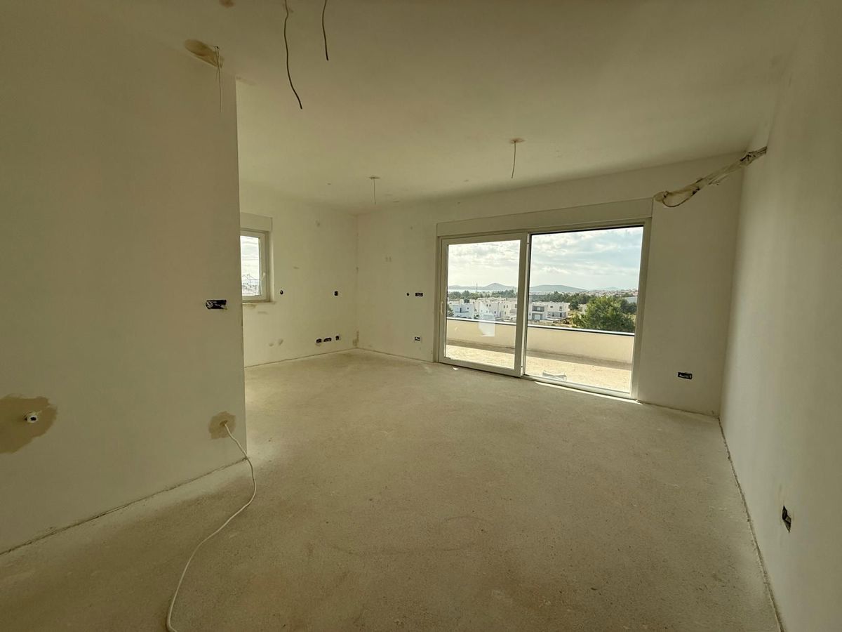 VODICE, novogradnja, dvoetažno stanovanje, pogled na morje, strešna terasa