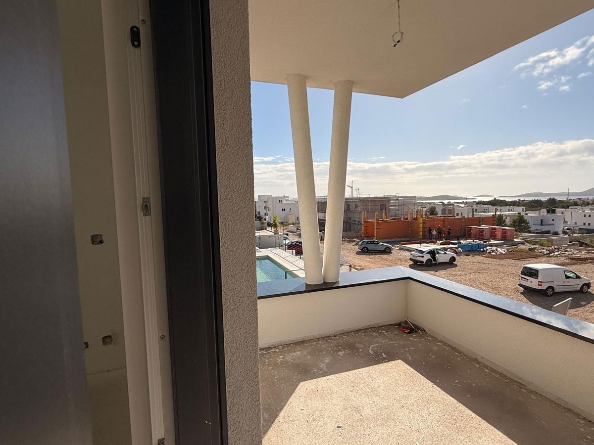 VODICE, novogradnja, dvoetažno stanovanje, pogled na morje, strešna terasa