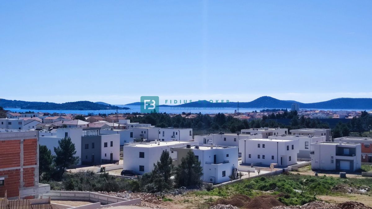 VODICE, novogradnja, dvoetažno stanovanje, pogled na morje, strešna terasa