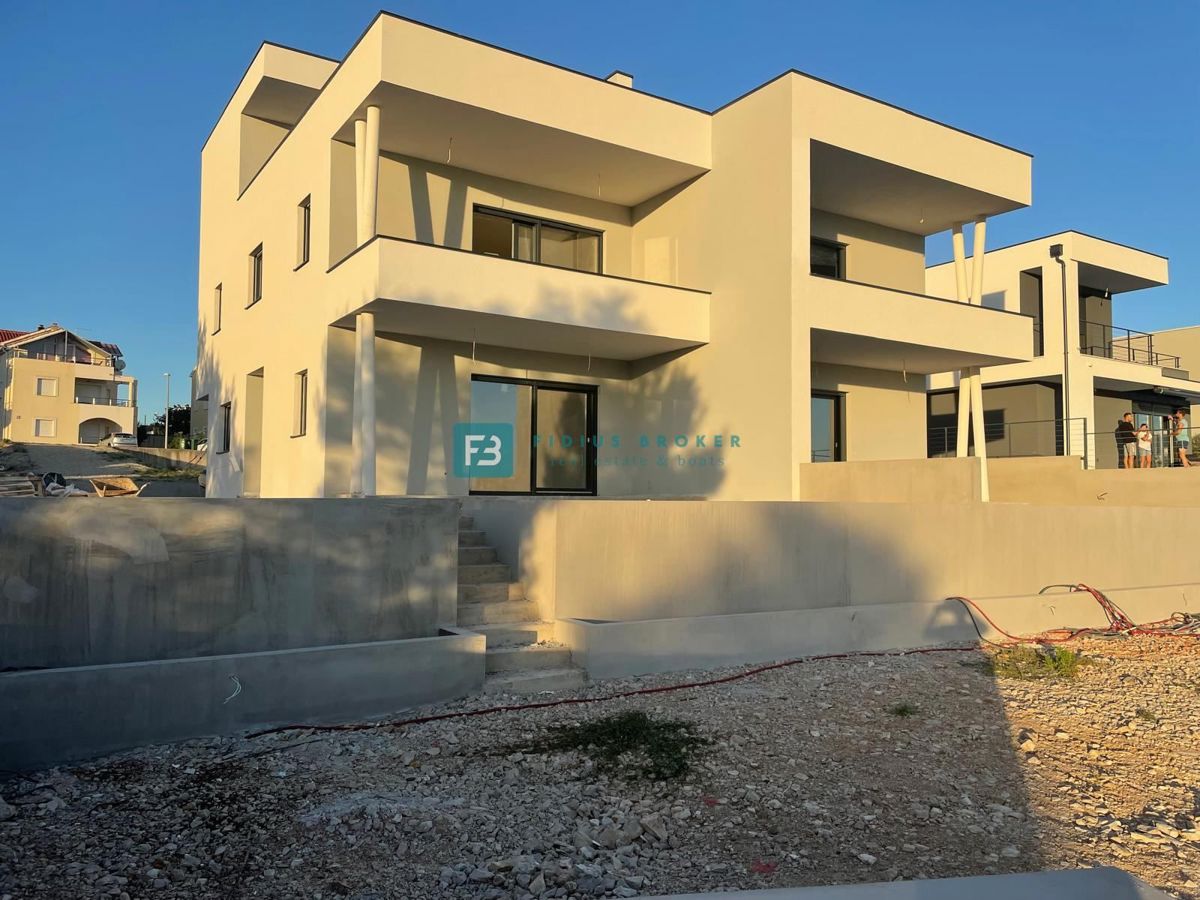 VODICE, novogradnja, dvoetažno stanovanje, pogled na morje, strešna terasa