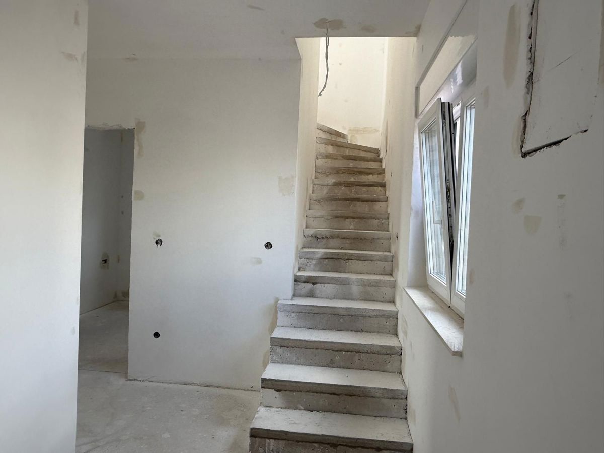 VODICE, novogradnja, dvoetažno stanovanje, pogled na morje, strešna terasa