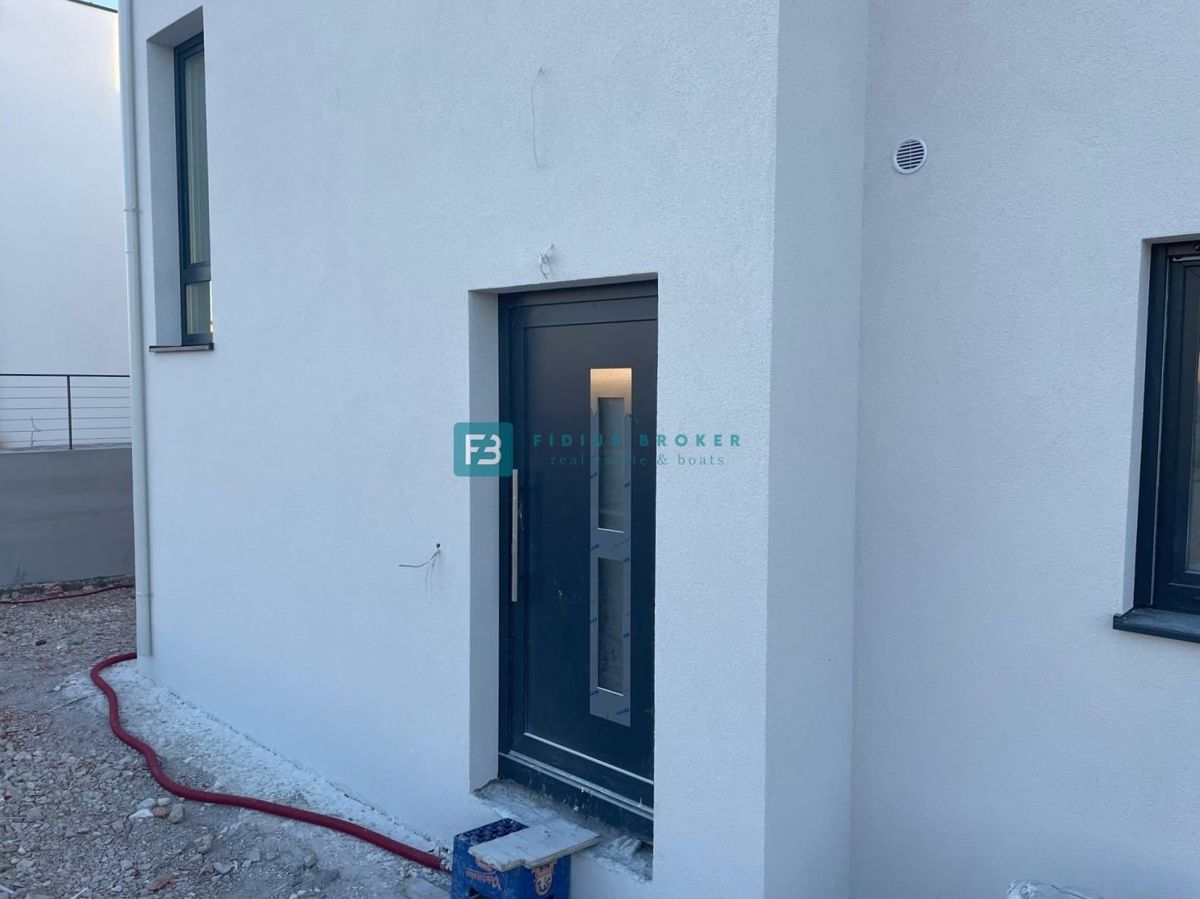 VODICE, novogradnja, dvoetažno stanovanje, pogled na morje, strešna terasa