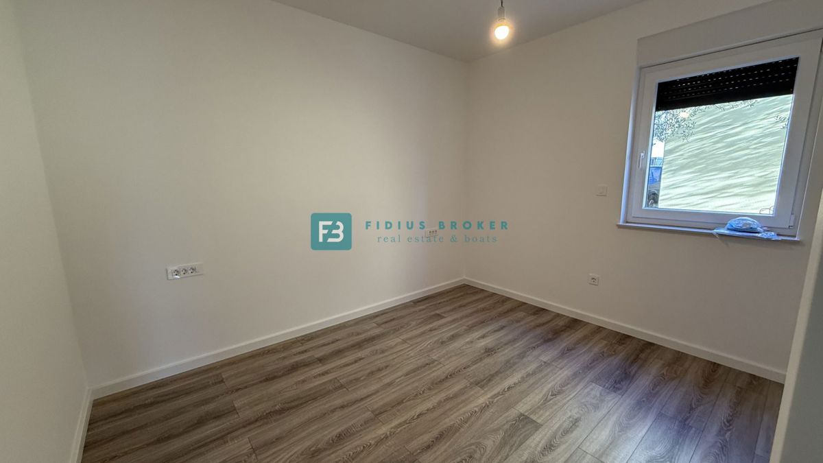 VODICE, novo, vseljivo, pritličje, vrt 128 m2, mirna lokacija