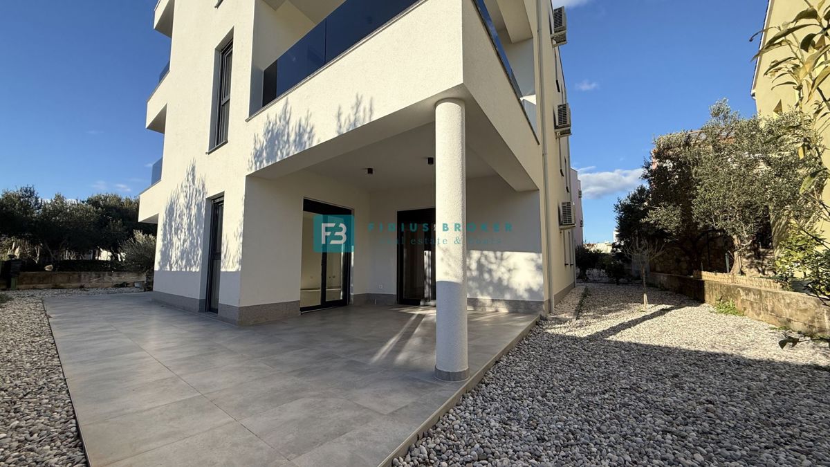 VODICE, novo, vseljivo, pritličje, vrt 128 m2, mirna lokacija