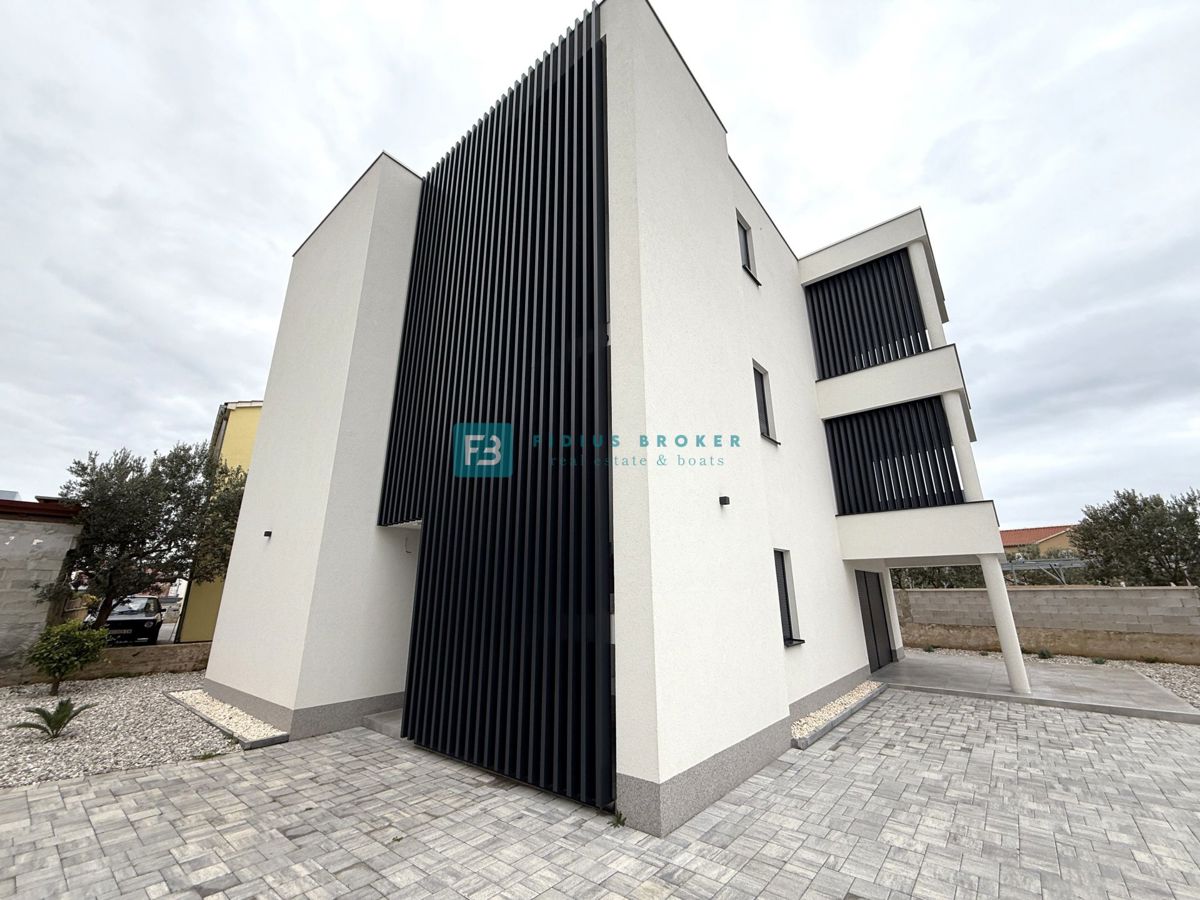 VODICE, novo, vseljivo, pritličje, vrt 128 m2, mirna lokacija