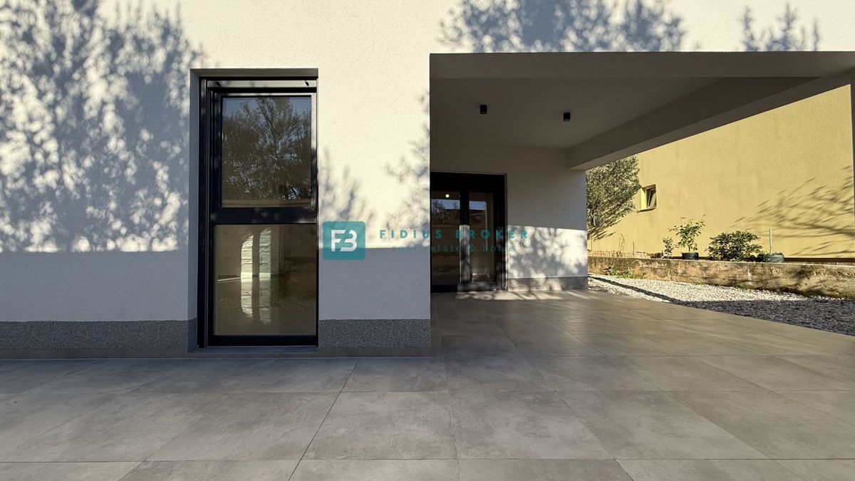 VODICE, novo, vseljivo, pritličje, vrt 128 m2, mirna lokacija