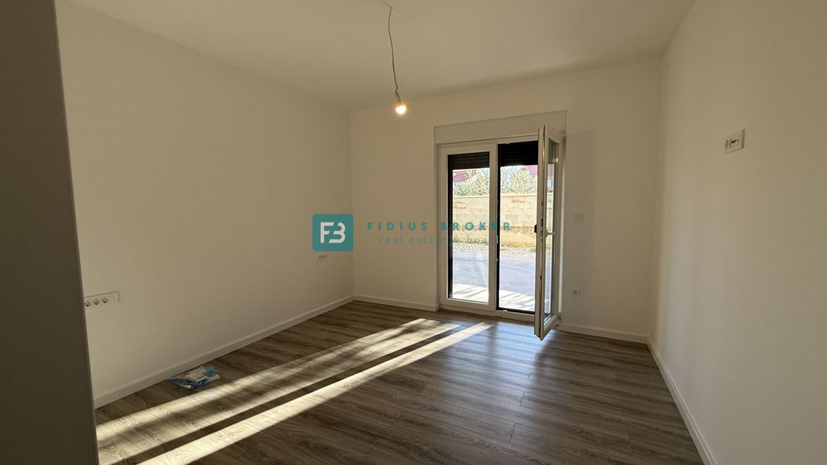 VODICE, novo, vseljivo, pritličje, vrt 128 m2, mirna lokacija