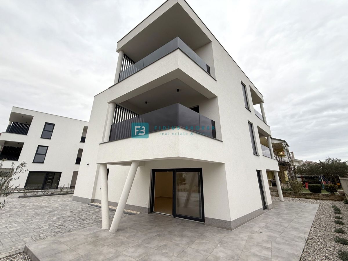 VODICE, novo, vseljivo, pritličje, vrt 128 m2, mirna lokacija