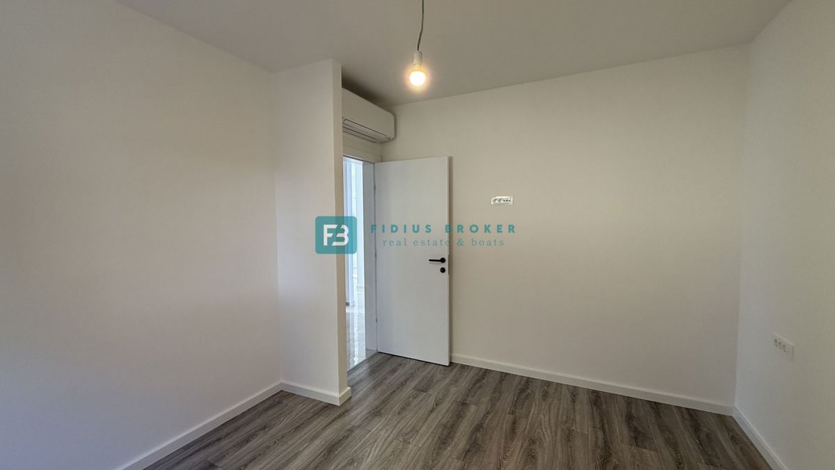 VODICE, novo, vseljivo, pritličje, vrt 128 m2, mirna lokacija