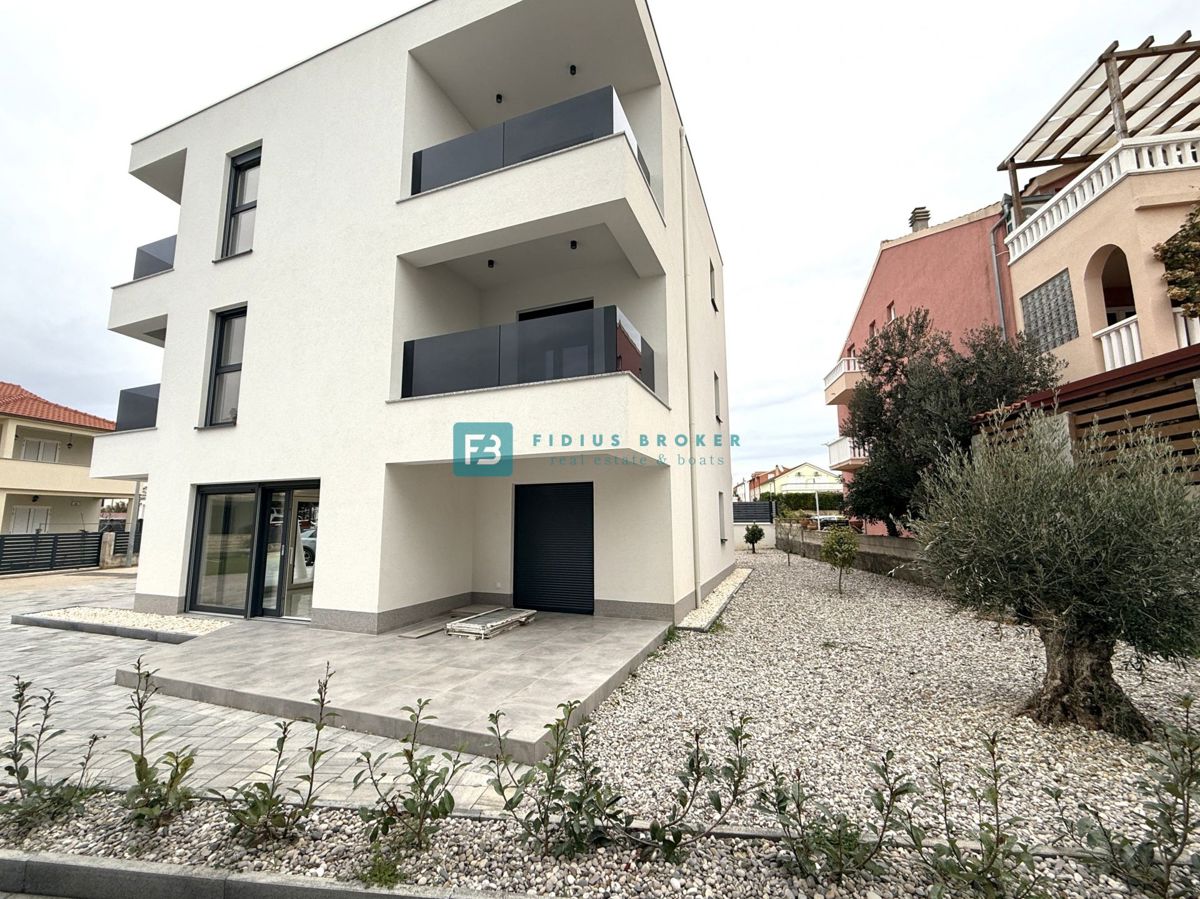 VODICE, novo, vseljivo, pritličje, vrt 123 m2, mirna lokacija