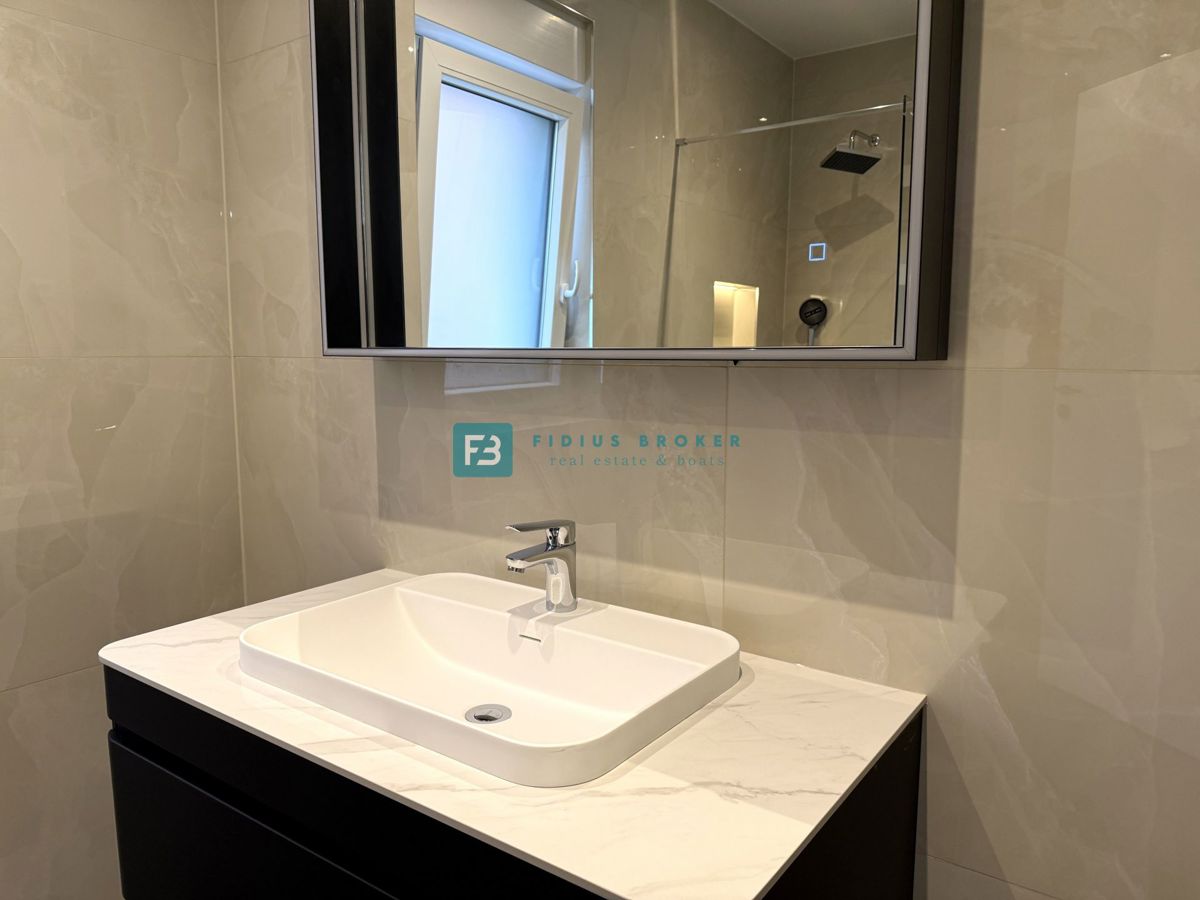 VODICE, novo, vseljivo, pritličje, vrt 123 m2, mirna lokacija