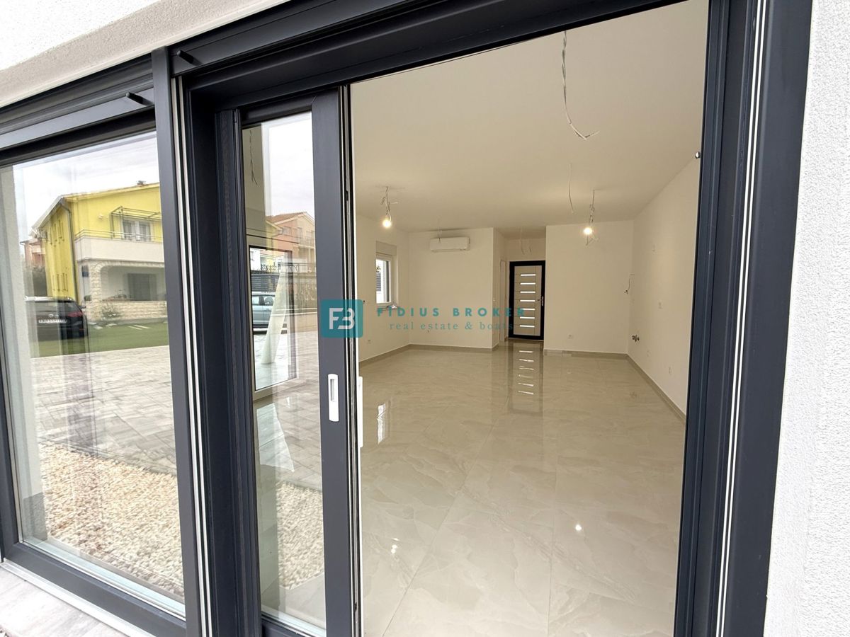 VODICE, novo, vseljivo, pritličje, vrt 123 m2, mirna lokacija