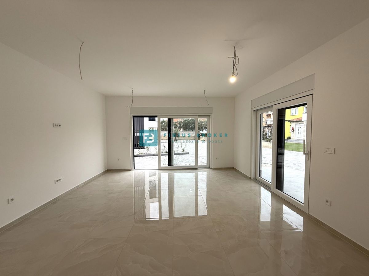 VODICE, novo, vseljivo, pritličje, vrt 123 m2, mirna lokacija