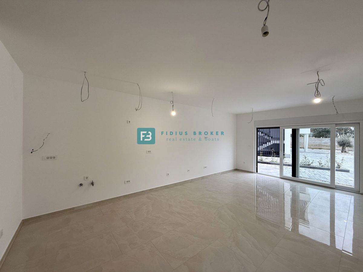 VODICE, novo, vseljivo, pritličje, vrt 123 m2, mirna lokacija