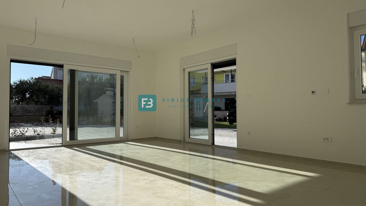 VODICE, novo, vseljivo, pritličje, vrt 123 m2, mirna lokacija