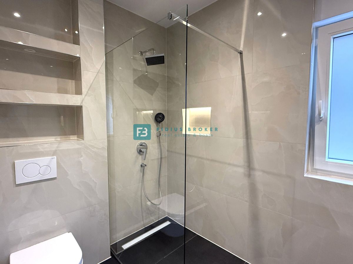 VODICE, novo, vseljivo, pritličje, vrt 123 m2, mirna lokacija