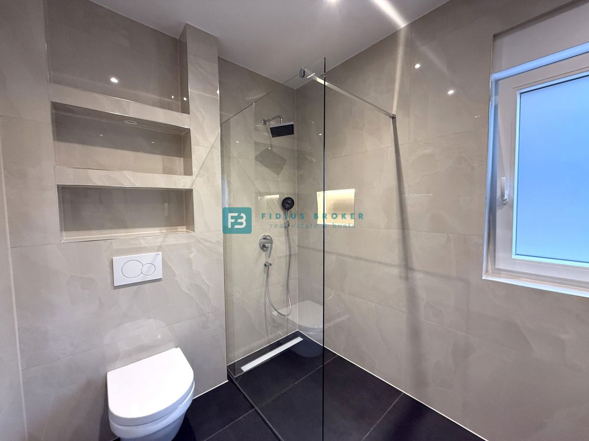 VODICE, novo, vseljivo, pritličje, vrt 123 m2, mirna lokacija