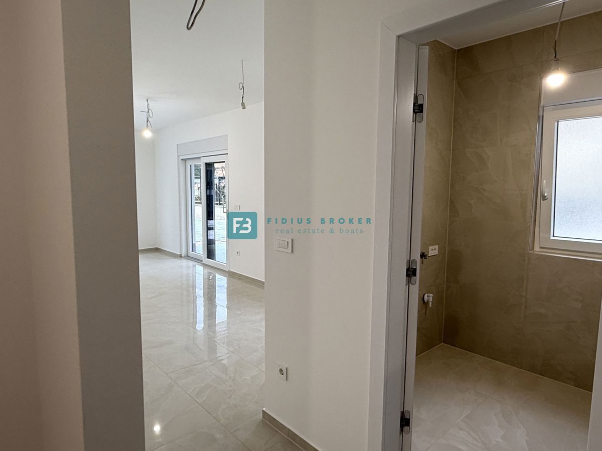 VODICE, novo, vseljivo, pritličje, vrt 123 m2, mirna lokacija