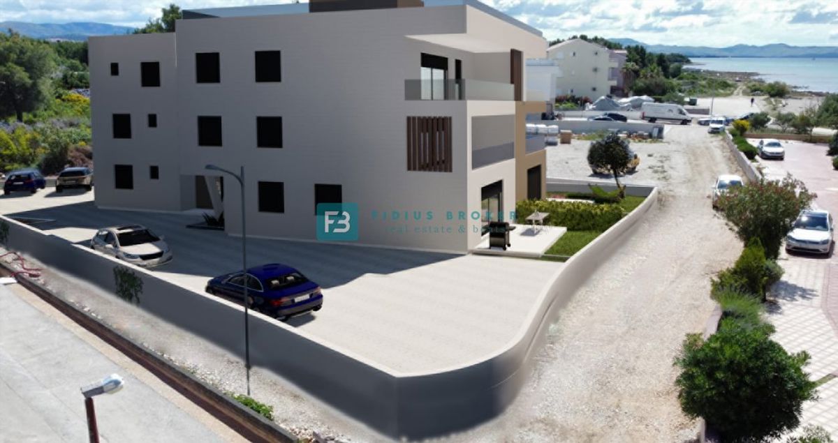 VODICE - SRIMA, novo, vrhunska lokacija, 80 m od morja, 1. nadstropje, dvigalo, pogled na morje