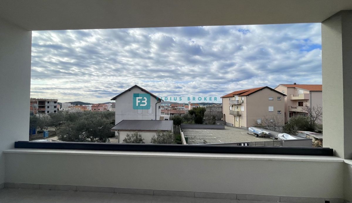 VODICE, novogradnja, moderno stanovanje, terasa, 2 spalnici