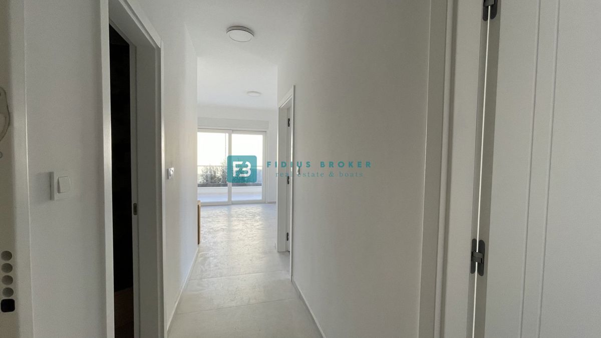 VODICE, novogradnja, 1. nadstropje, moderno stanovanje, 650 m do plaže