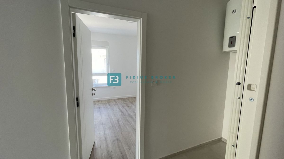 VODICE, novogradnja, 1. nadstropje, moderno stanovanje, 650 m do plaže